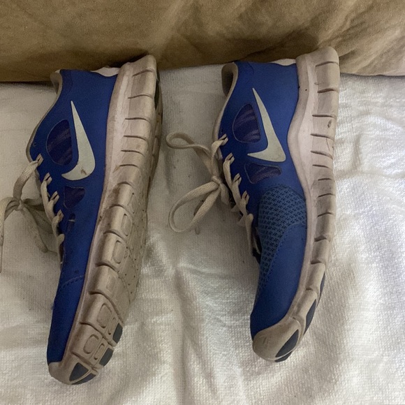 Blue and white Nike - Picture 3 of 5